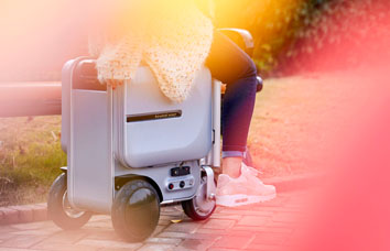 Airwheel Se3 riding luggage