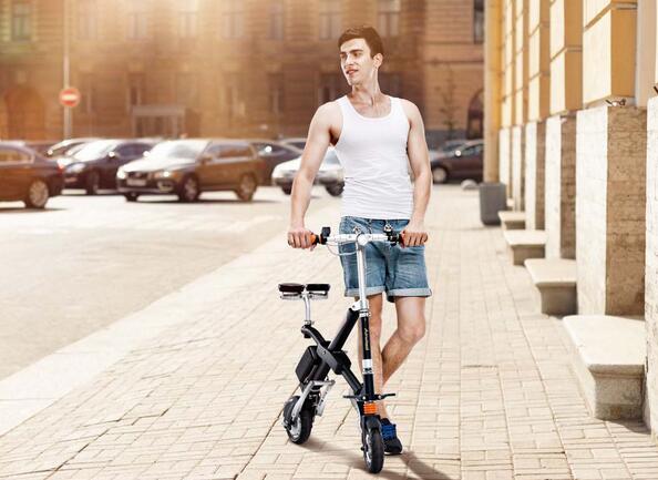 Made of aluminum alloy, Airwheel E6 electric folding bike is light, portable and lovely. 